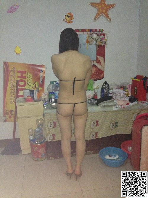 女友很本分，第一次穿情趣衣服有点含蓄！[10P]