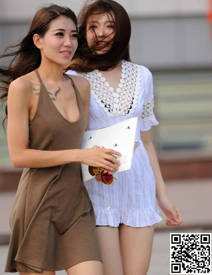 街拍灰色睡衣和白色上衣的漂亮美眉几个清凉装扮时尚美女[13P]