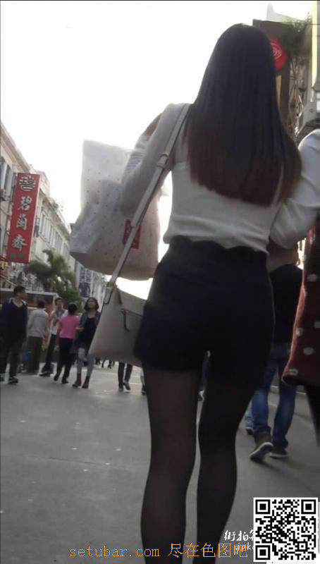 街拍黑丝热裤美腿少妇[10P]