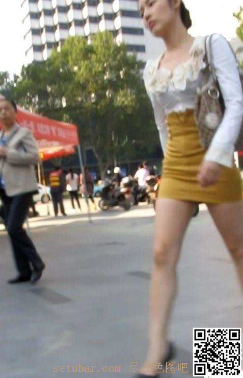 向清纯灰丝买丝袜和让肉丝超高跟美女试穿丝袜[10P]