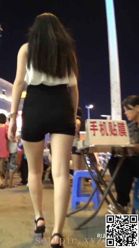 街拍高腰短裤美腿翘臀MM[11P]