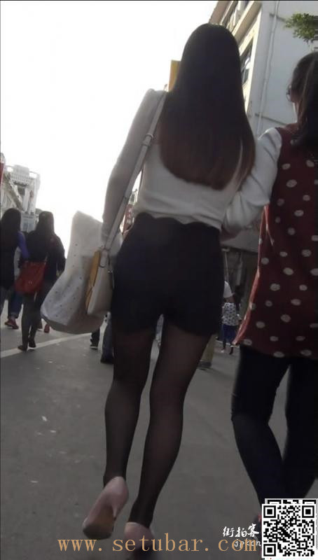 街拍黑丝热裤美腿少妇[10P]