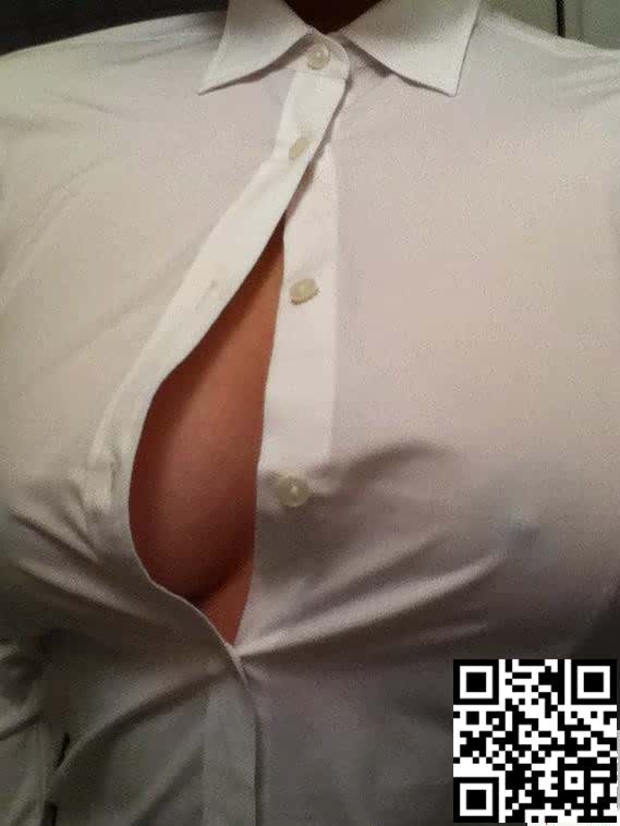 乳晕很大的风骚人妻白色衬衣好诱惑[10P]