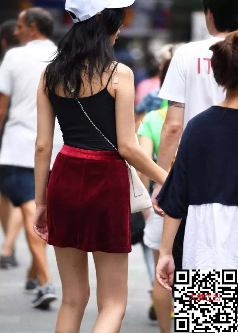 美女你的人字拖太惹人注目了！[13P]