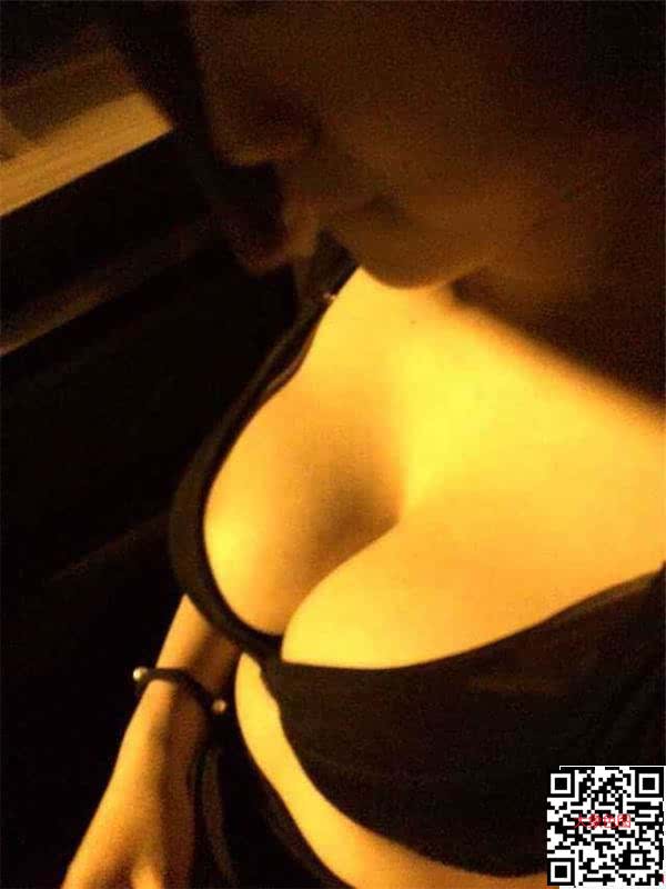 人妻巨乳在我着小帅哥面前晃悠，定力不够哦啊[12P]