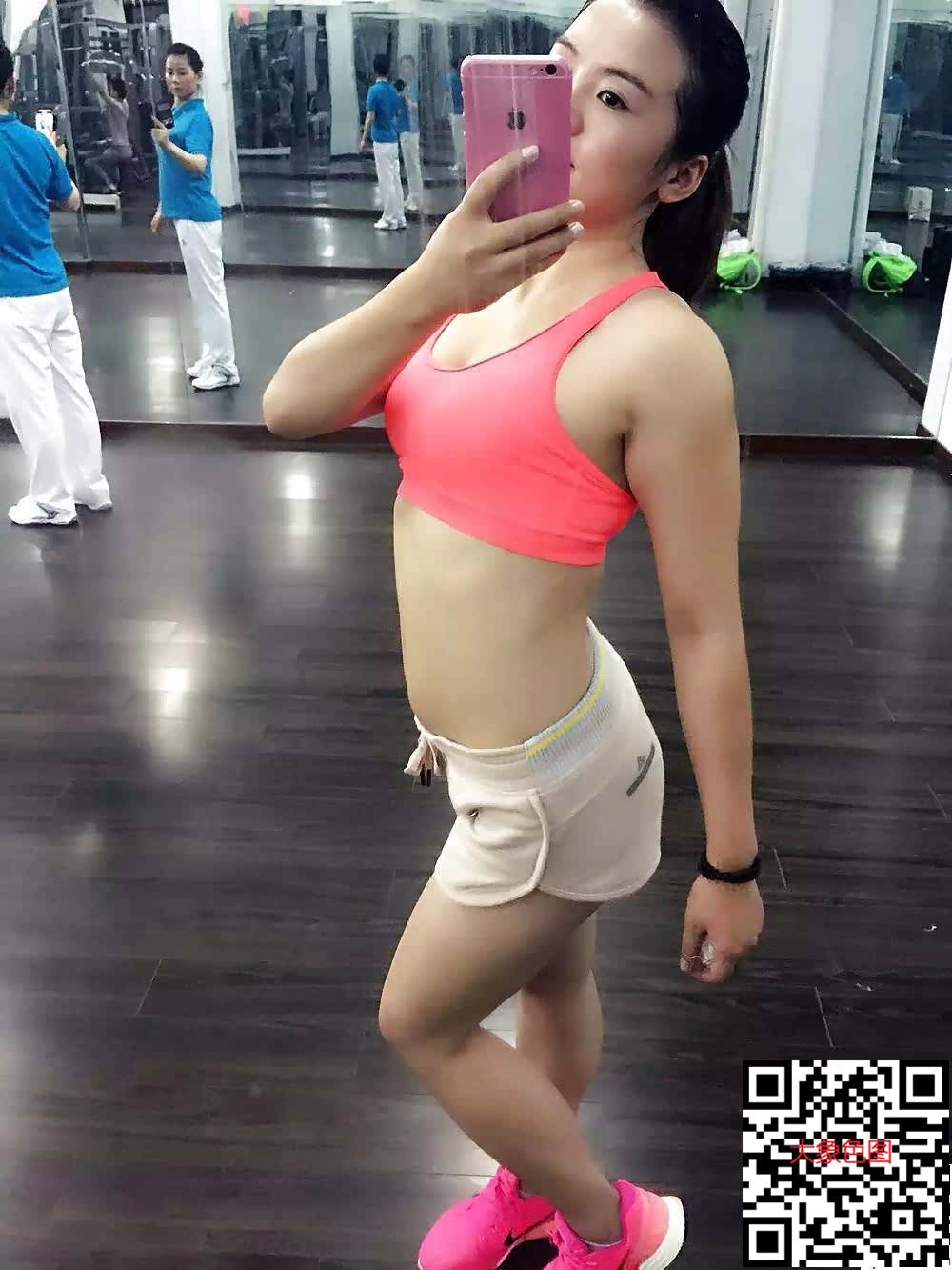 爆乳美人妻粉嫩鮑魚自拍[10P]