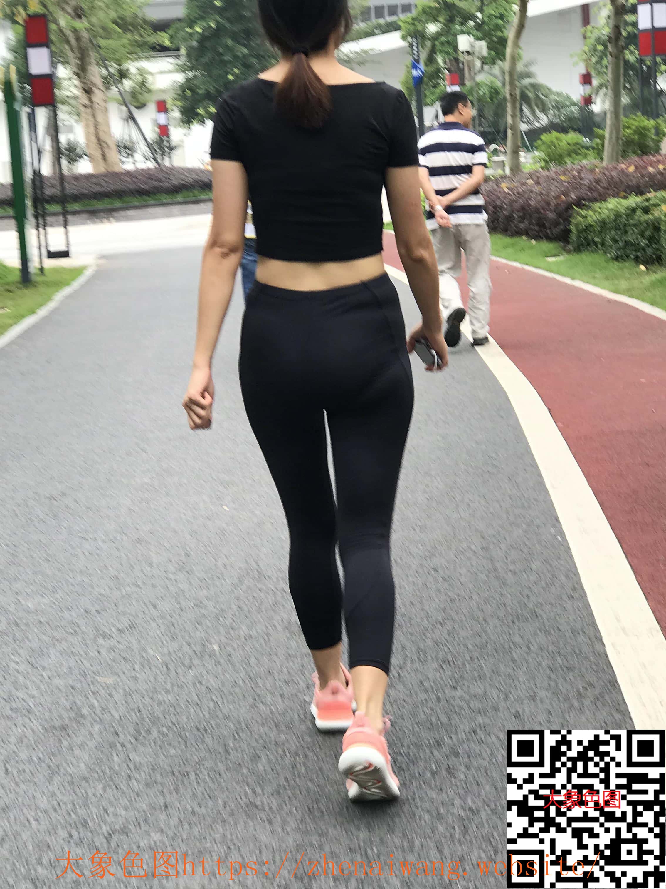 运动型大屁股少妇[10P]