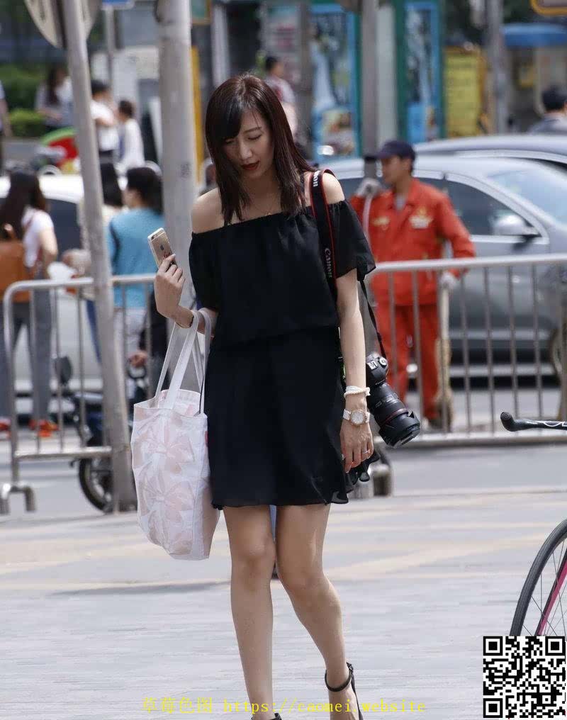 玩单反的气质美女[10P]