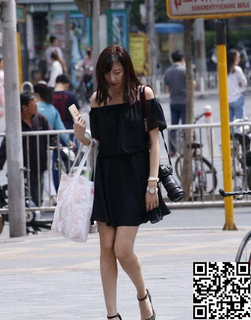 玩单反的气质美女[10P]