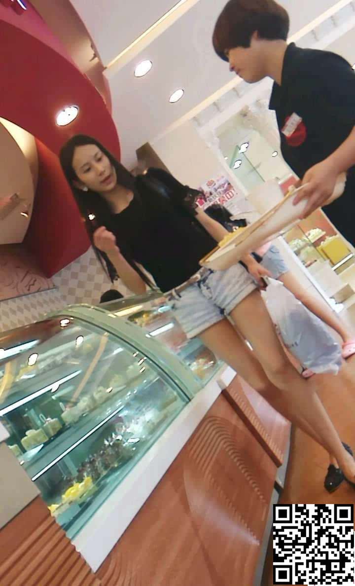 面包店身材超好的极品美女[11P]