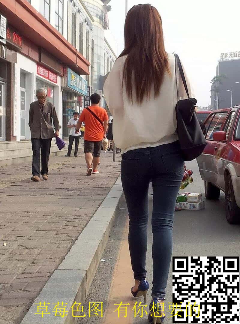 街拍的紧身牛仔裤美女,绝对是性感美腿[12P]