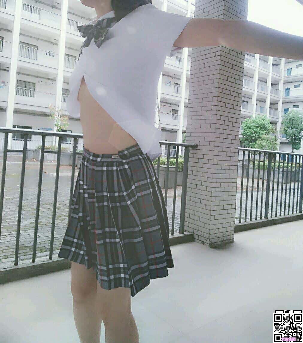 学生妹妹学校学生服露出1[14P]