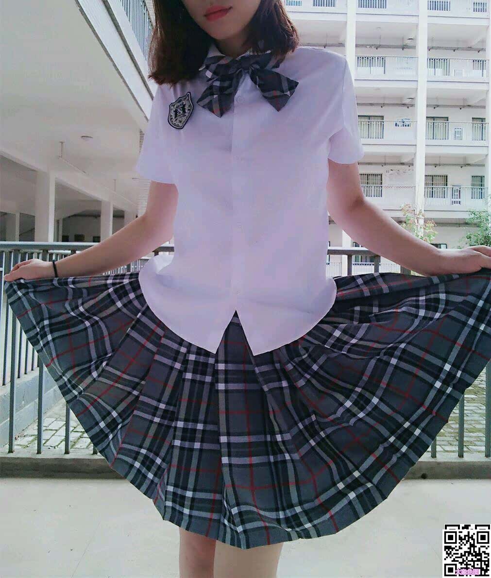 学生妹妹学校学生服露出[14P]