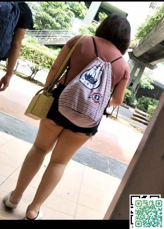 用支長距鏡偷拍對面樓個靚女