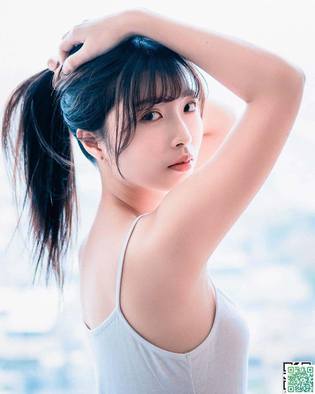 氣質萌妹子Monna莫娜精緻童顏好迷人，「飽滿的雙乳」線條太可以！