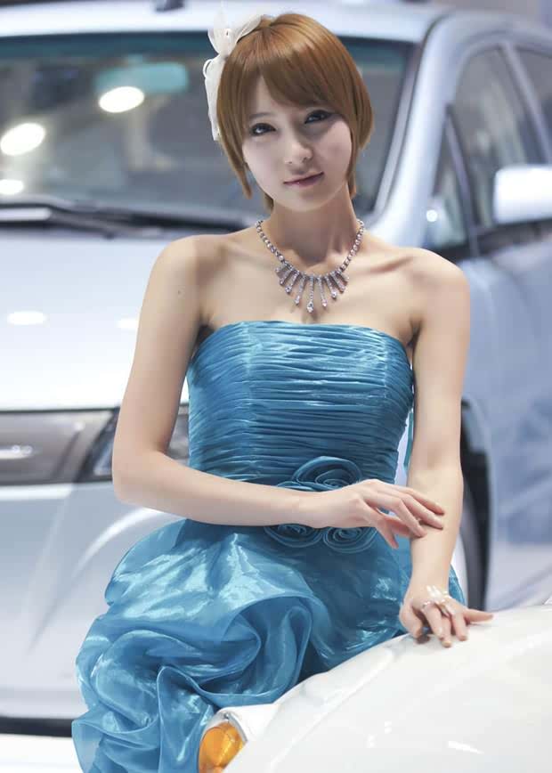 2011年上海车展上的绝色美人儿