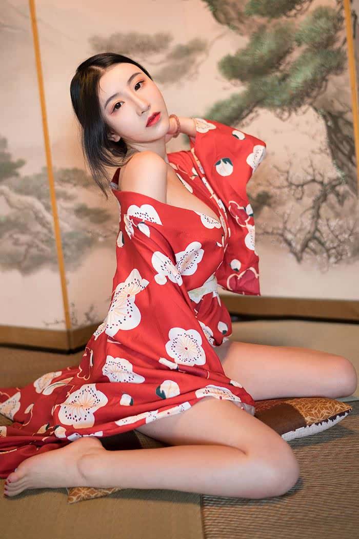 寂寞少妇谢芷馨艳丽和服秀白嫩巨乳