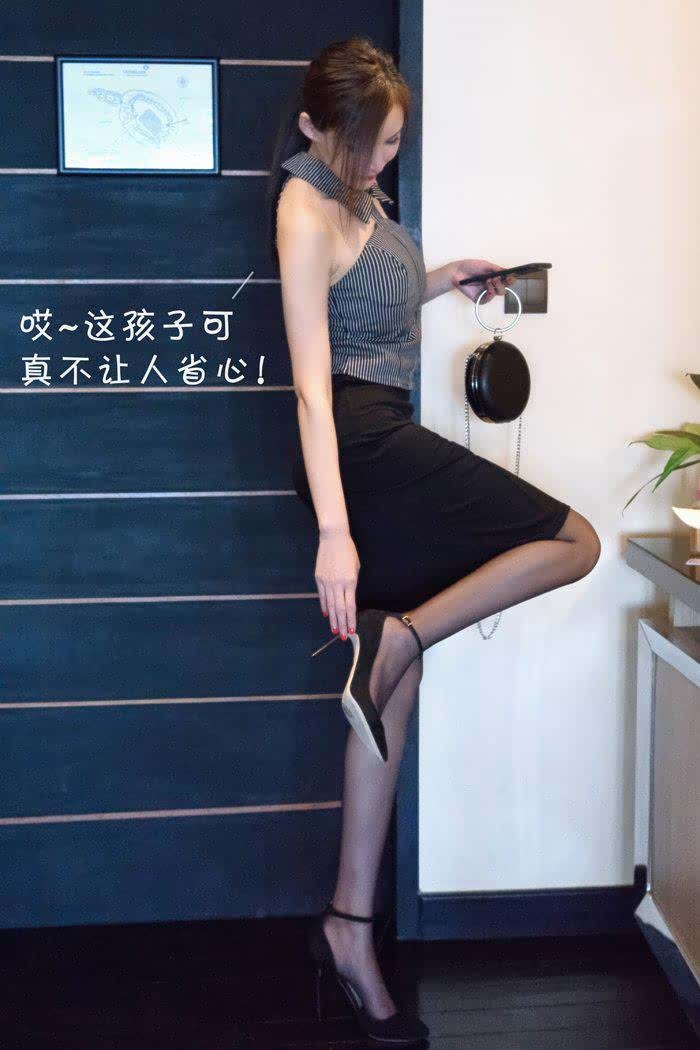 性感尤老师温柔调教丰乳巨臀母女花