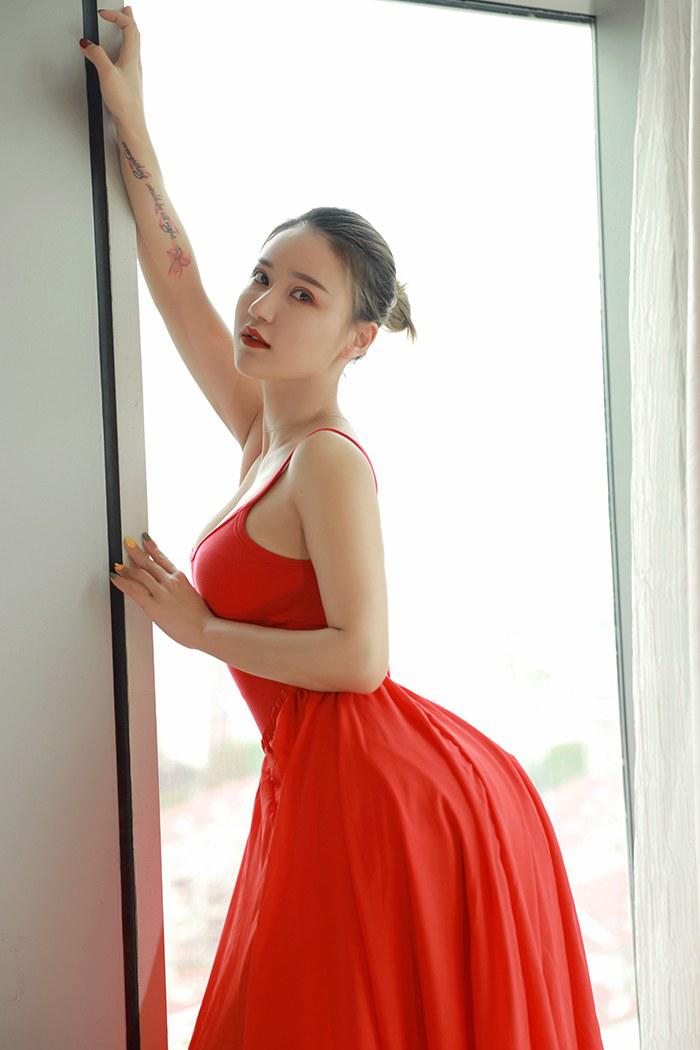 热辣舞女小壁虎吖圆滑美乳全裸诱惑