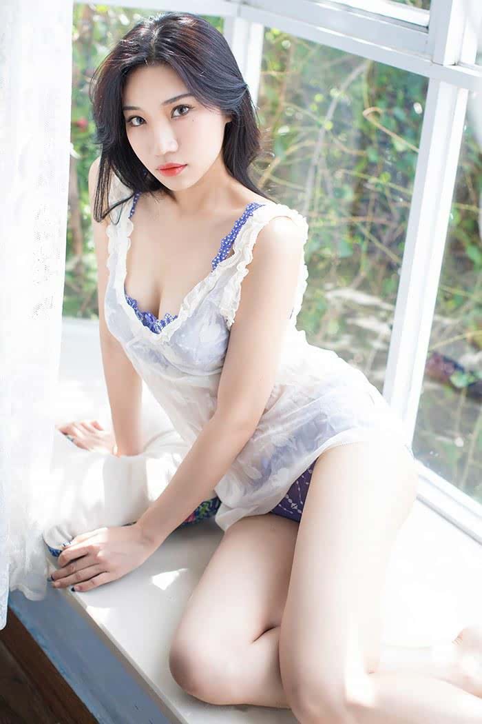 寂寞少妇狐狸妹蕾丝内衣镂空秀美乳