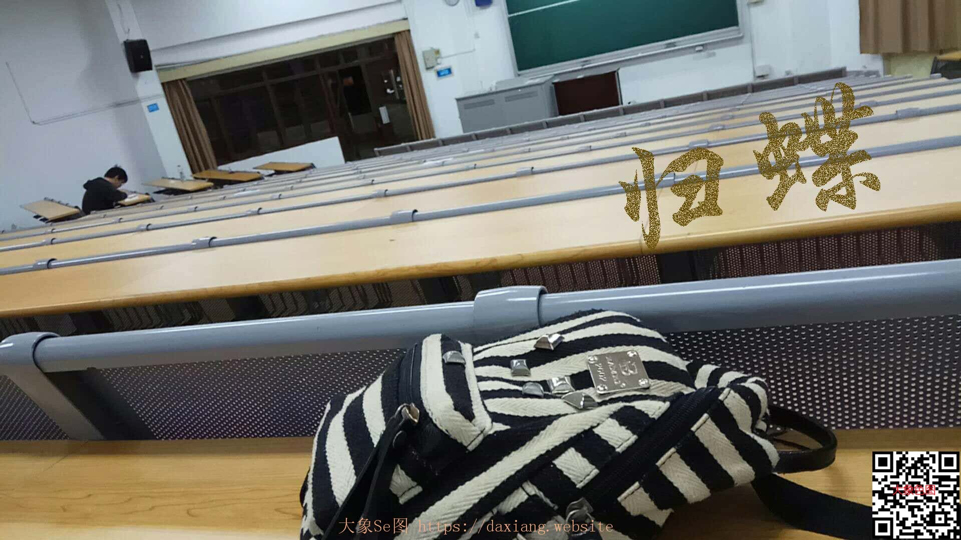 难得休息 ， 女友大学校园走一波 。[18P]